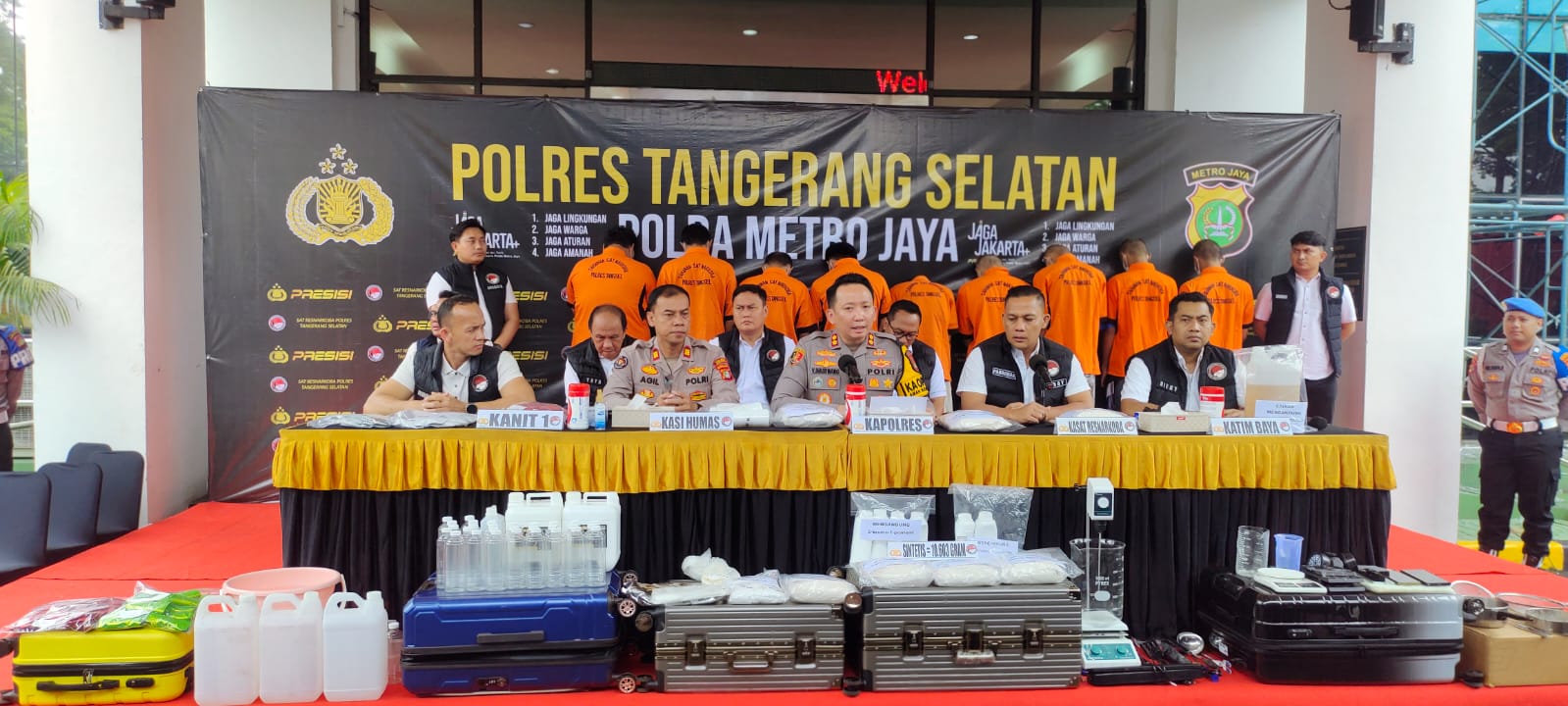 Polres Tangsel Berhasil Ungkap Jaringan Narkoba Sintetis Senilai 21 Miliar Polres Tangsel Berhasil Ungkap Jaringan Narkoba Sintetis Senilai 21 Miliar