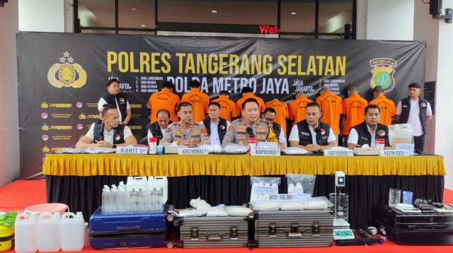 Polres Tangsel Berhasil Ungkap Jaringan Narkoba Sintetis Senilai 21 Miliar Polres Tangsel Berhasil Ungkap Jaringan Narkoba Sintetis Senilai 21 Miliar