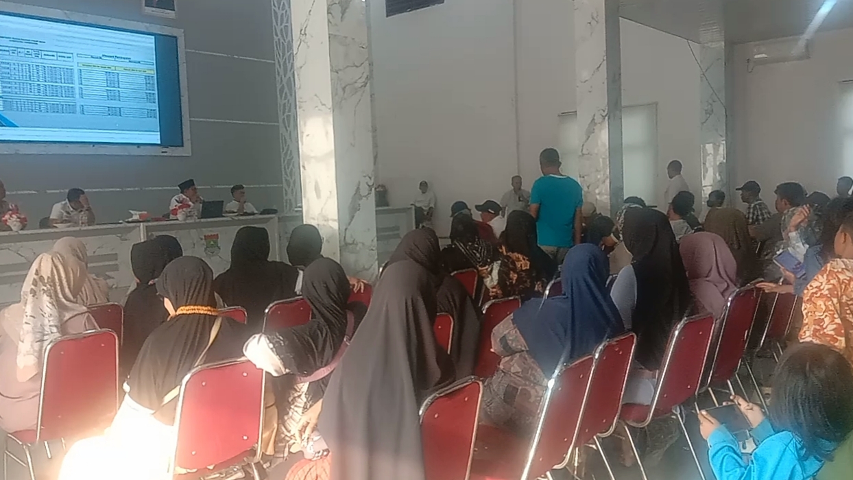 Memanas, Pertemuan Perum Pasar NKR Dengan Pedagang Pasar Mauk Ricuh Memanas, Pertemuan Perum Pasar NKR Dengan Pedagang Pasar Mauk Ricuh