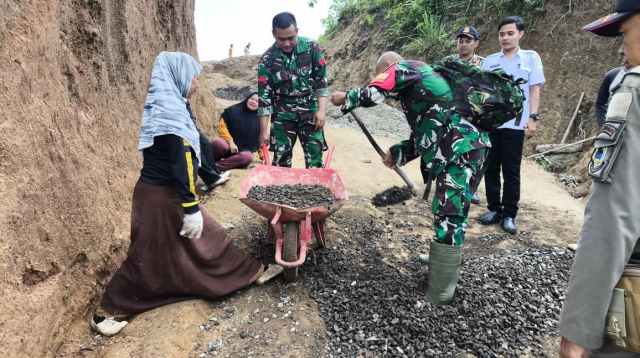 Kerja Bakti Pembangunan Jalan Sepanjang 200 Meter Di Desa Pinara Kerja Bakti Pembangunan Jalan Sepanjang 200 Meter Di Desa Pinara