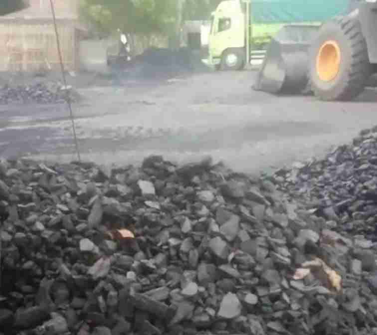 Batubara di sepanjang jalan Batubara di sepanjang jalan