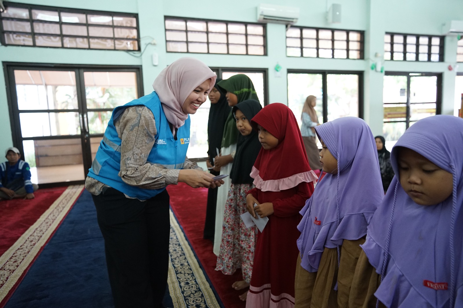 UBP Lontar Tebarkan Harapan dan Senyuman Melalui Santunan Anak Yatim UBP Lontar Tebarkan Harapan dan Senyuman Melalui Santunan Anak Yatim