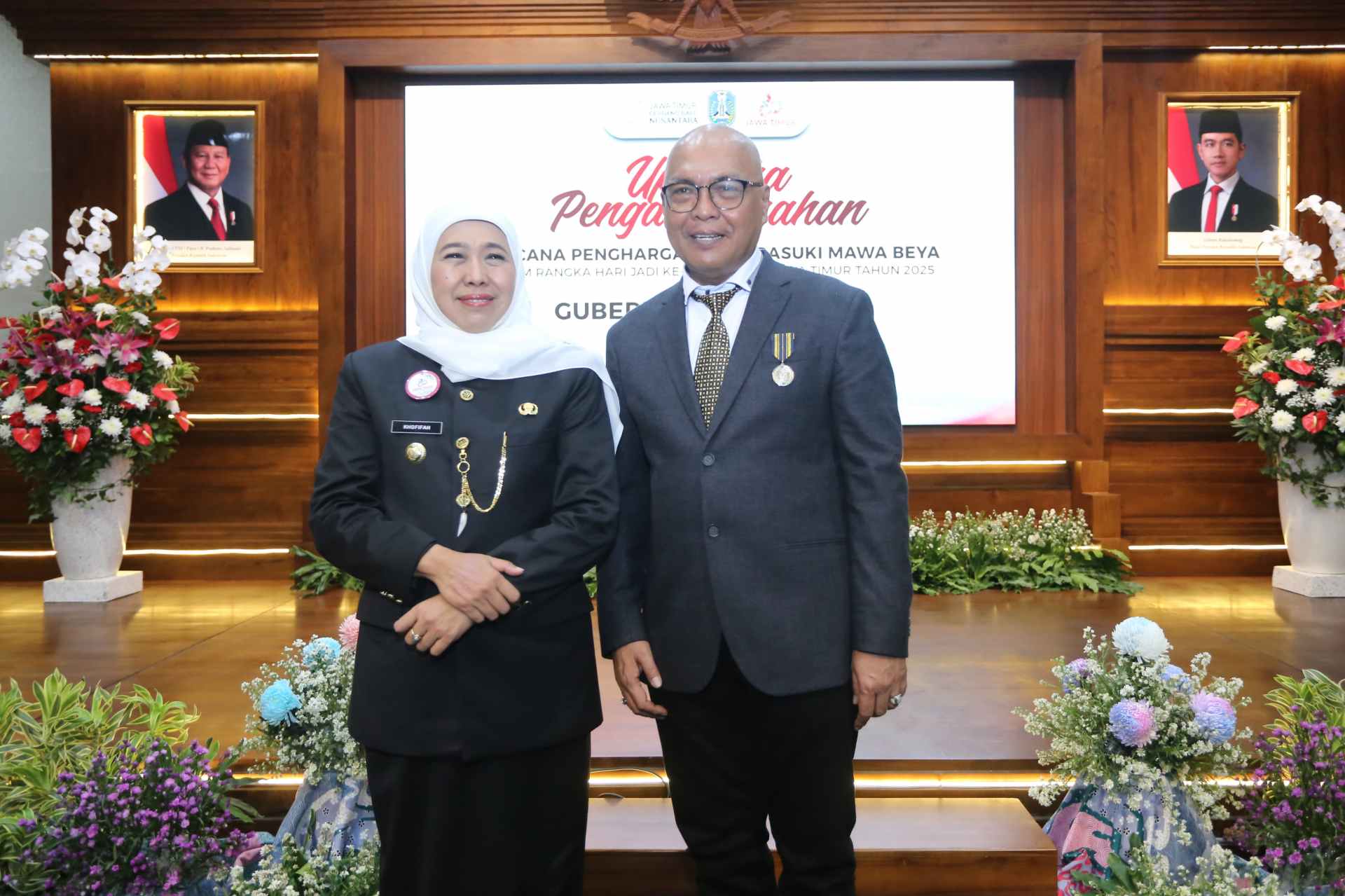 Gubernur Jatim Beri Penghargaan Khusus kepada Ketua Umum PWI Pusat, Ini Maknanya! Gubernur Jatim Beri Penghargaan Khusus kepada Ketua Umum PWI Pusat, Ini Maknanya!