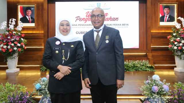 Gubernur Jatim Beri Penghargaan Khusus kepada Ketua Umum PWI Pusat, Ini Maknanya! Gubernur Jatim Beri Penghargaan Khusus kepada Ketua Umum PWI Pusat, Ini Maknanya!