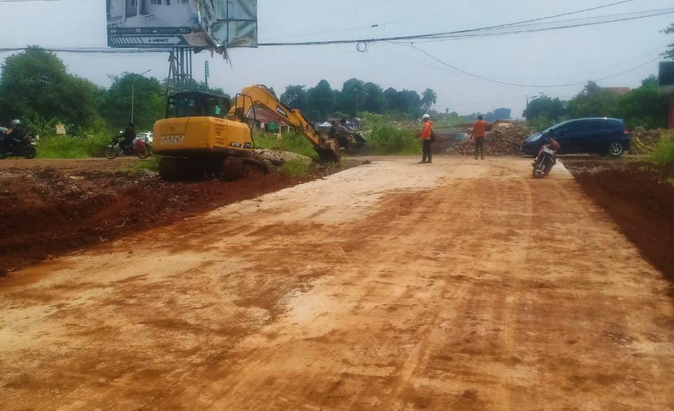 Proyek Jalan Bomang Rp 31 Miliar Gagal Rampung Proyek Jalan Bomang Rp 31 Miliar Gagal Rampung