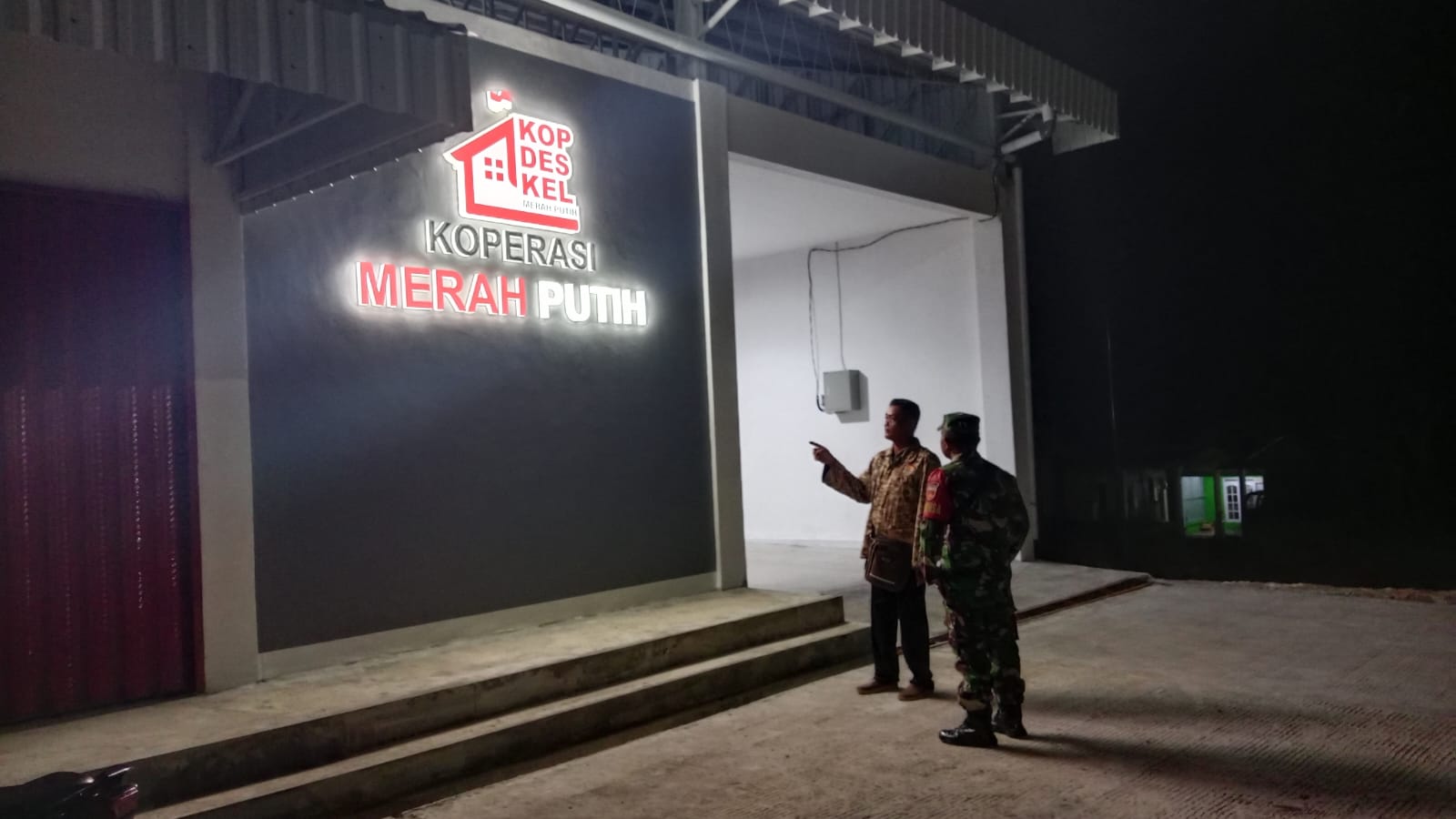 Babinsa Dan Bhabinkamtibmas Laksanakan Patroli Keamanan Koperasi Merah Putih Di Dusun Ba’an Babinsa Dan Bhabinkamtibmas Laksanakan Patroli Keamanan Koperasi Merah Putih Di Dusun Ba’an