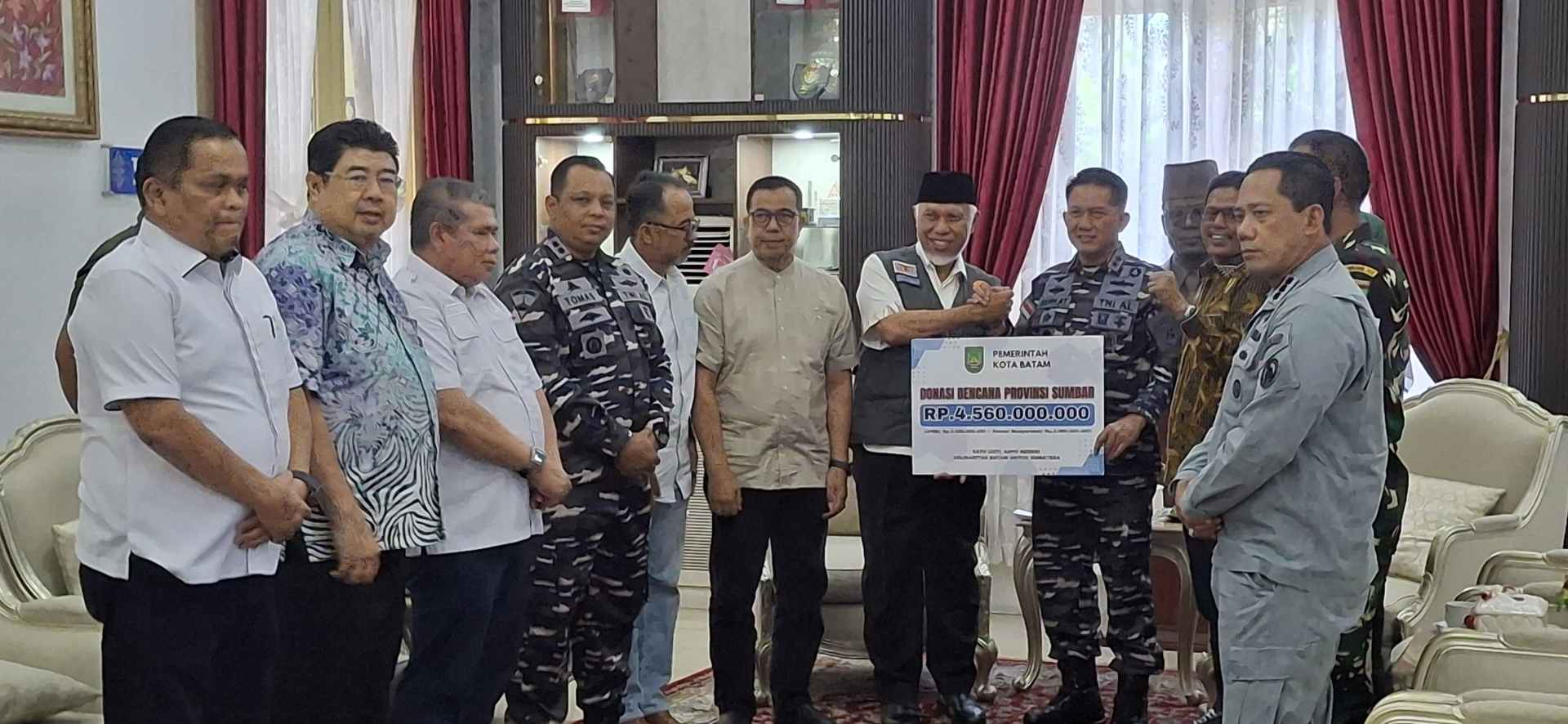 Bantuan Bencana ke Sumbar Dari Pemko Batam dan Kodaeral IV Bantuan Bencana ke Sumbar Dari Pemko Batam dan Kodaeral IV