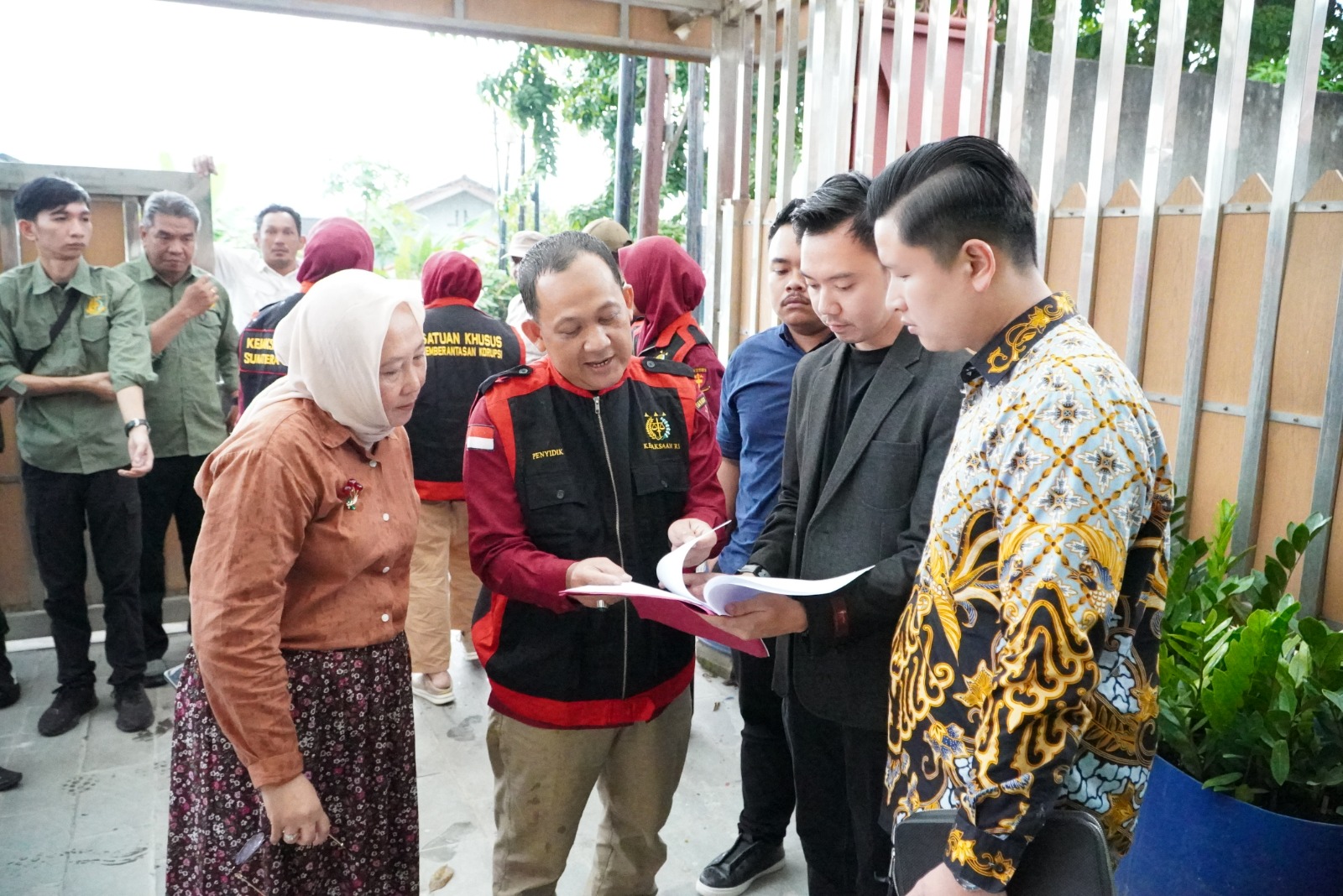 Kejati Sumsel Geledah Dua Lokasi Terkait Dugaan Korupsi Distribusi Semen Kejati Sumsel Geledah Dua Lokasi Terkait Dugaan Korupsi Distribusi Semen