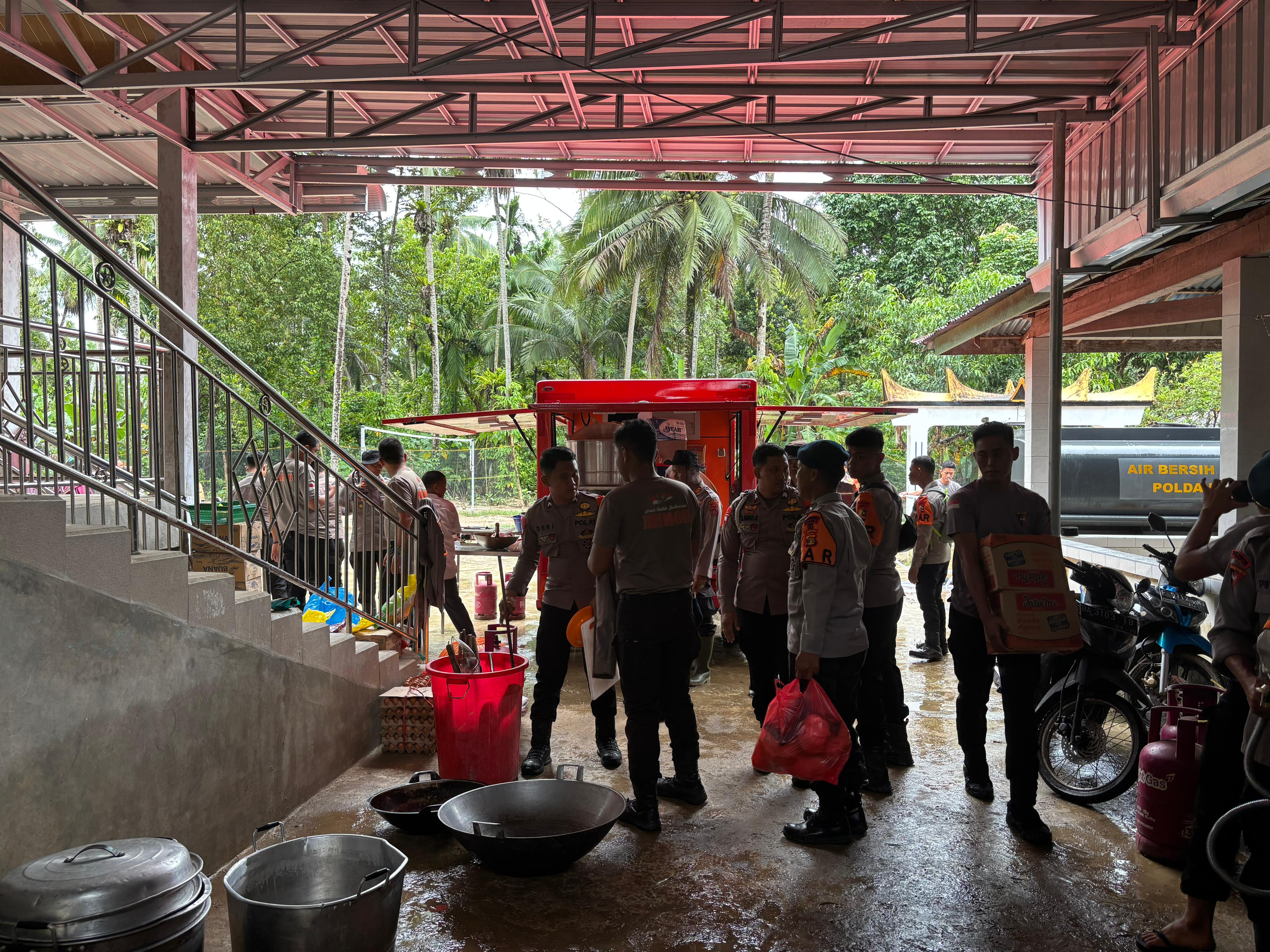 Komitmen Polres Padang Pariaman Penuhi Kebutuhan Air Bersih Warga Komitmen Polres Padang Pariaman Penuhi Kebutuhan Air Bersih Warga