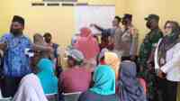 Kades Tanjung Pasir Arun Pantau Langsung Penyaluran Bansos Kades Tanjung Pasir Arun Pantau Langsung Penyaluran Bansos