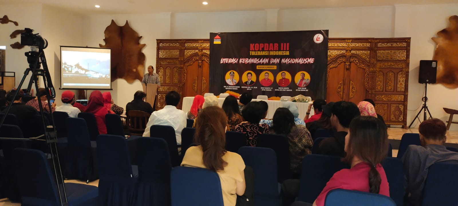 Diskusi Publik Diskusi Publik