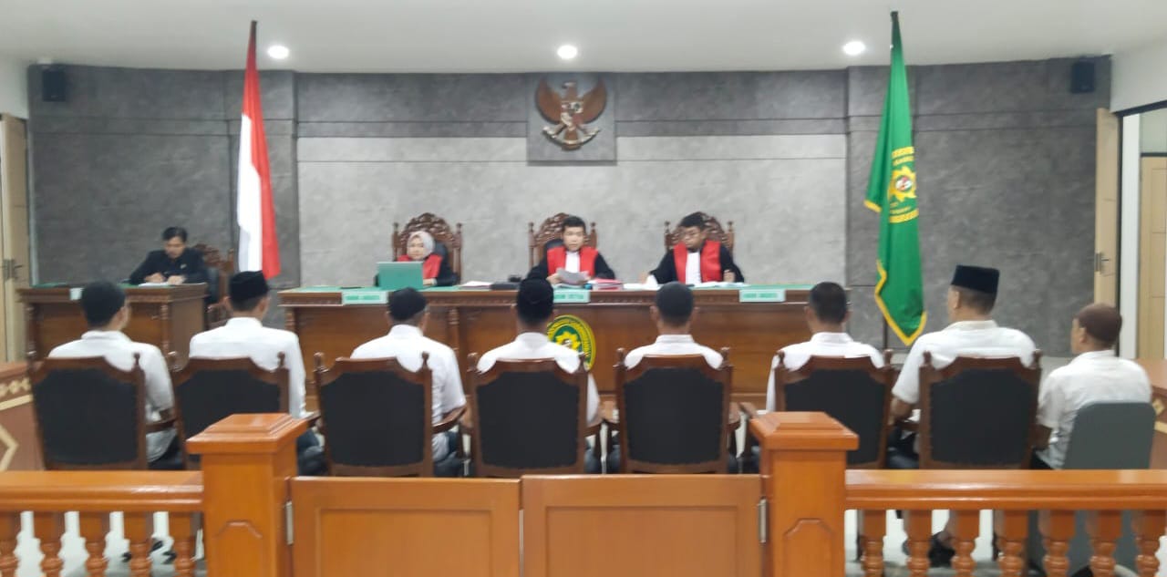 8 Terdakwa Pengeroyokan Wartawan Belitung Terancam 5,6 Tahun Penjara 8 Terdakwa Pengeroyokan Wartawan Belitung Terancam 5,6 Tahun Penjara