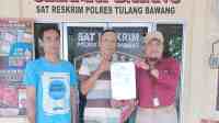 Penyidik Satreskrim Polres Tuba Cek TKP Pengrusakan 300 Pohon Karet di Kampung Bawang Tirto Mulyo Penyidik Satreskrim Polres Tuba Cek TKP Pengrusakan 300 Pohon Karet di Kampung Bawang Tirto Mulyo