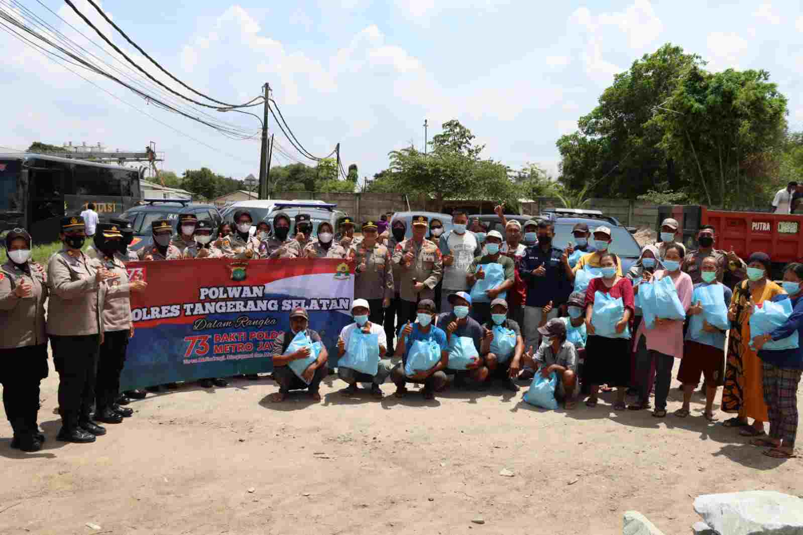 HUT Bakti Polda Metro Jaya Ke-73, Kapolres Bersama Jajaran Polwan Tangsel Berikan Tali Kasih HUT Bakti Polda Metro Jaya Ke-73, Kapolres Bersama Jajaran Polwan Tangsel Berikan Tali Kasih