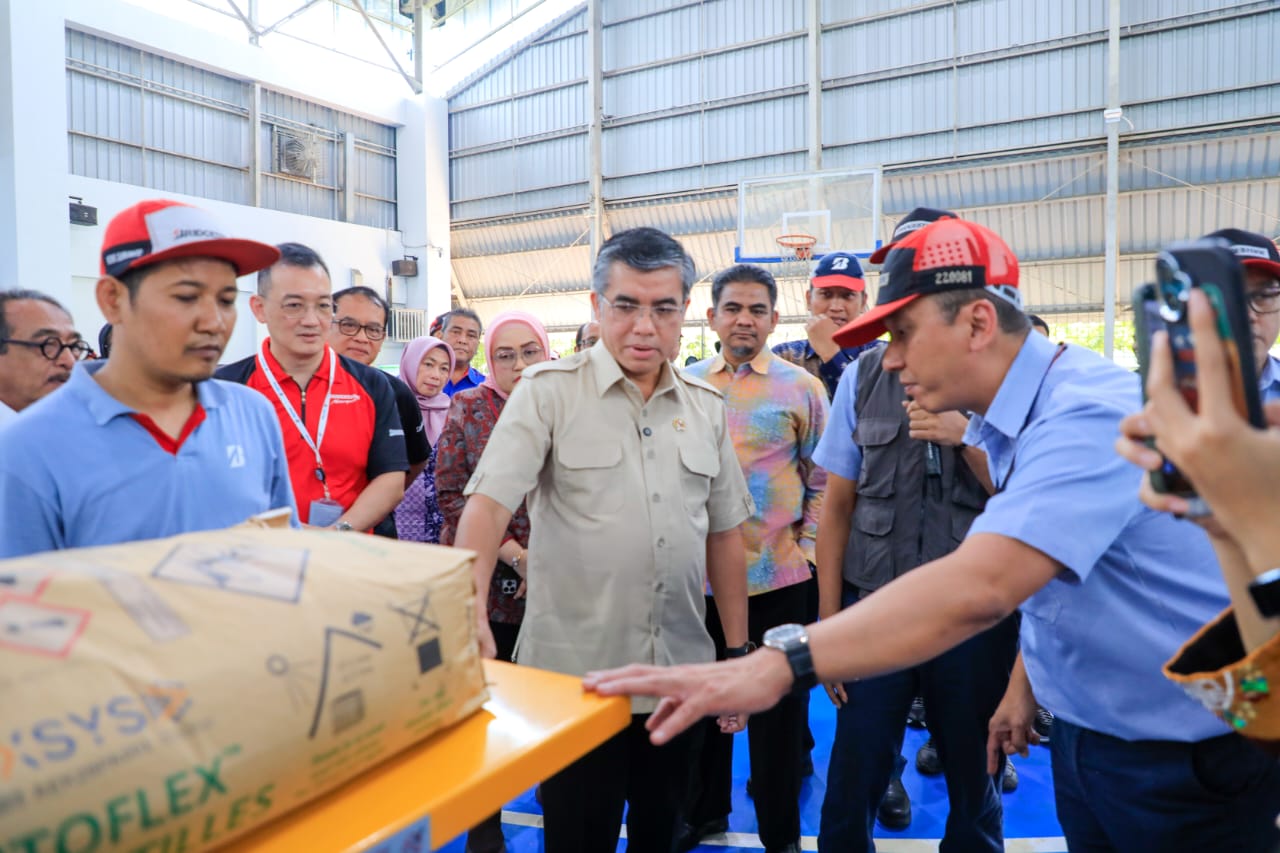 Menaker: Serikat Pekerja Bukan Lawan Perusahaan, tapi Penjaga Hak Pekerja Menaker: Serikat Pekerja Bukan Lawan Perusahaan, tapi Penjaga Hak Pekerja