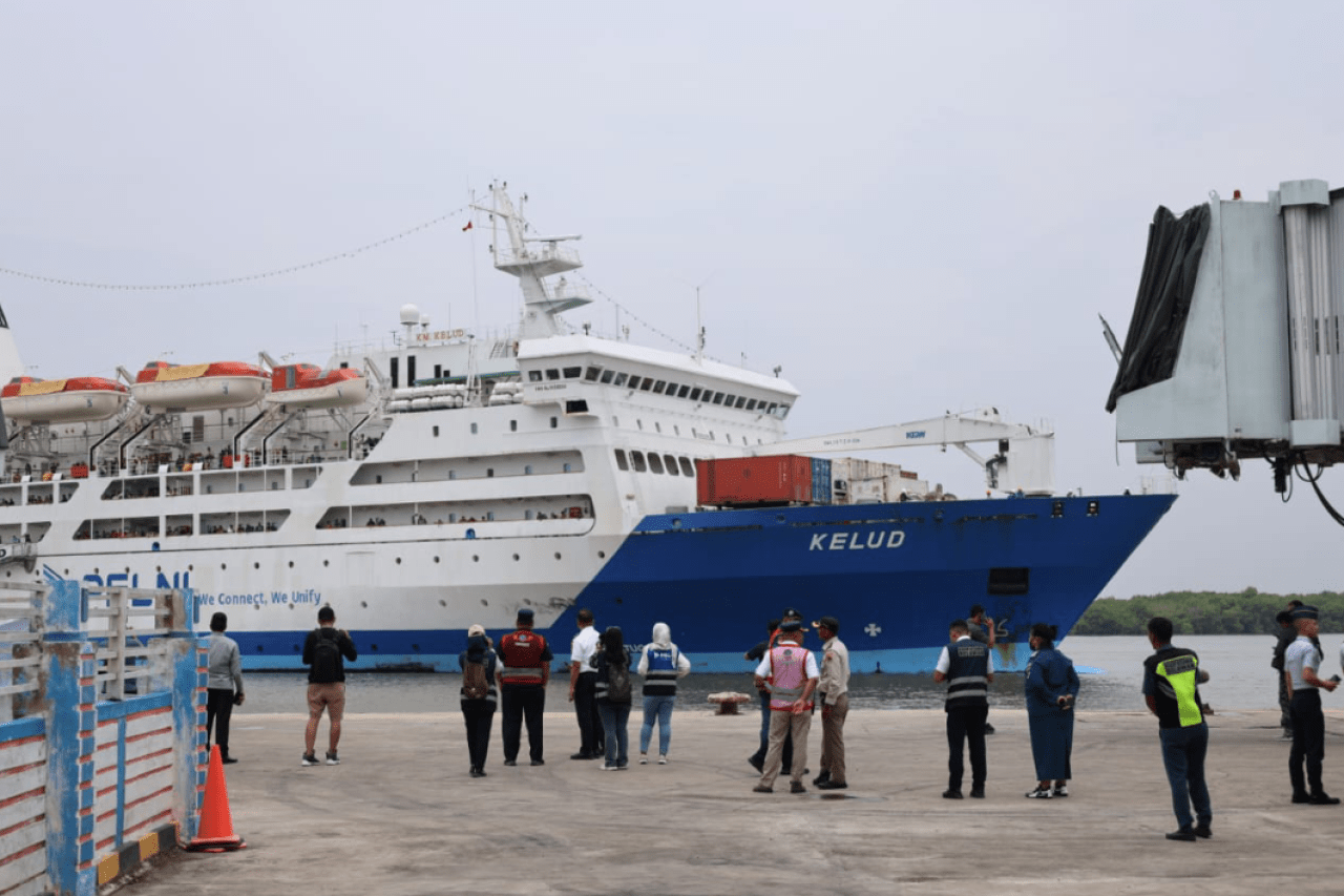 Pemprovsu Berangkatkan Gelombang Terakhir Pemudik Moda Bus dan Kereta Api Pemprovsu Berangkatkan Gelombang Terakhir Pemudik Moda Bus dan Kereta Api