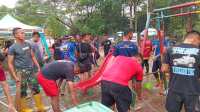 Paguyuban Waroeng Lengkong kerja bakti membersihkan banjir Paguyuban Waroeng Lengkong kerja bakti membersihkan banjir