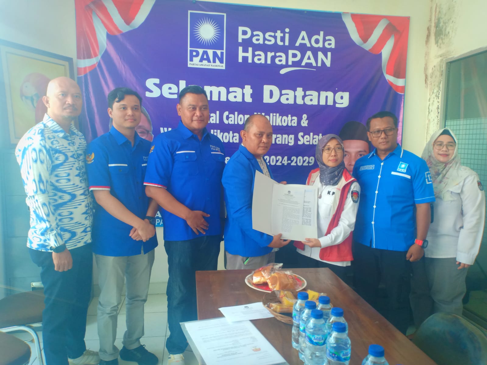 Yayang Bahtiar terima SK penetapan Yayang Bahtiar terima SK penetapan