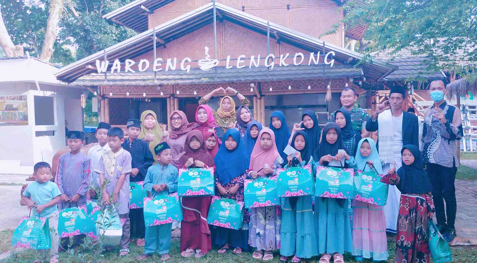 Syukuran Atas Menu Baru, Waroeng Lengkong Santuni 20 Anak Yatim Syukuran Atas Menu Baru, Waroeng Lengkong Santuni 20 Anak Yatim
