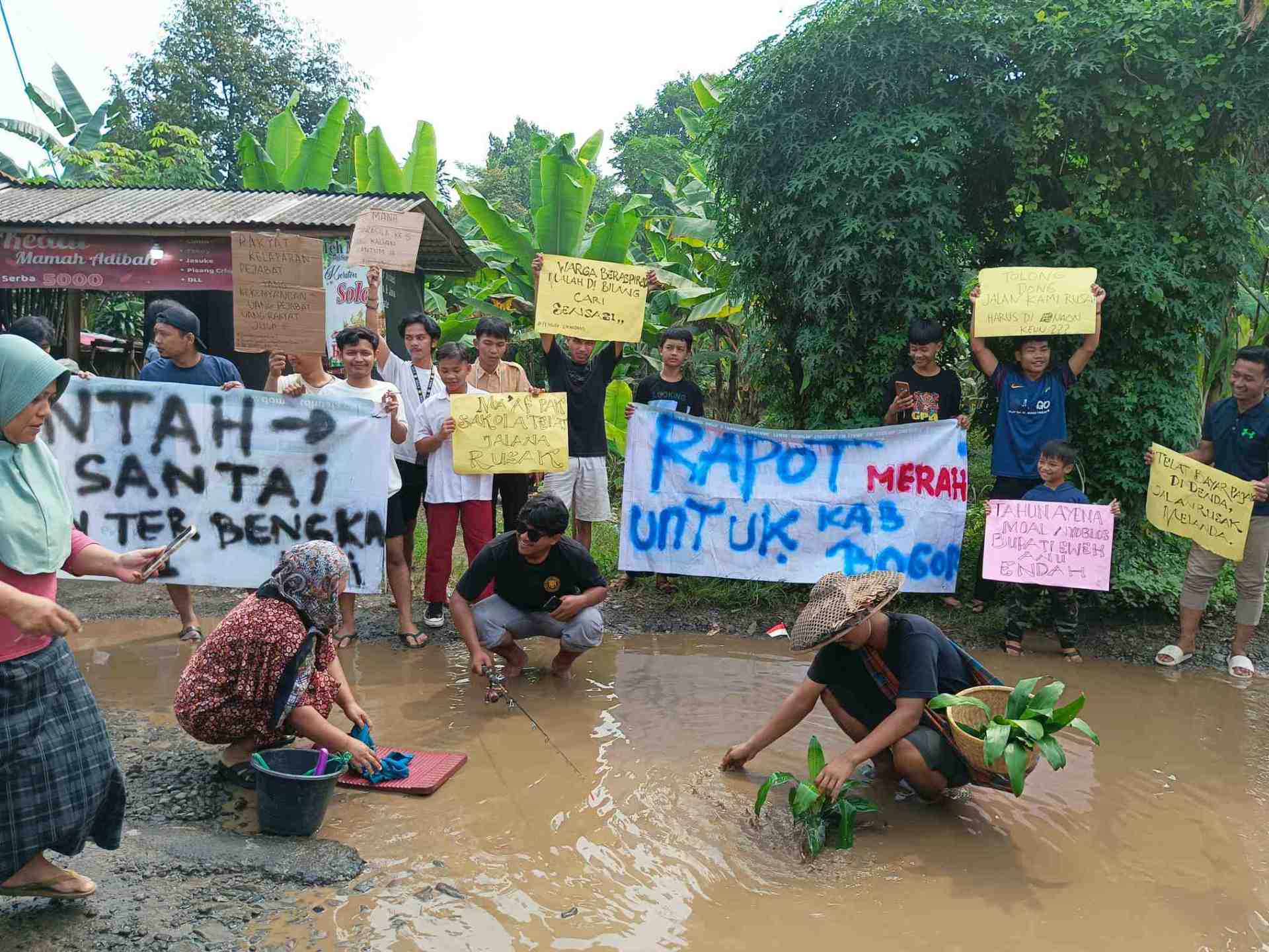 Aksi perbaikan Jalan Kertajaya Bogor Aksi perbaikan Jalan Kertajaya Bogor