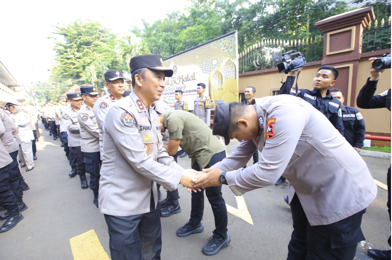 Momentum Halal Bihalal, Kadiv Humas Sampaikan Apresiasi Pengamanan Mudik Lancar dan Nyaman Momentum Halal Bihalal, Kadiv Humas Sampaikan Apresiasi Pengamanan Mudik Lancar dan Nyaman