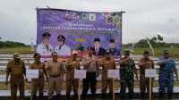 Petani Semangka Terima Bantuan Sarana Produksi dari Pemkab Tangerang Petani Semangka Terima Bantuan Sarana Produksi dari Pemkab Tangerang