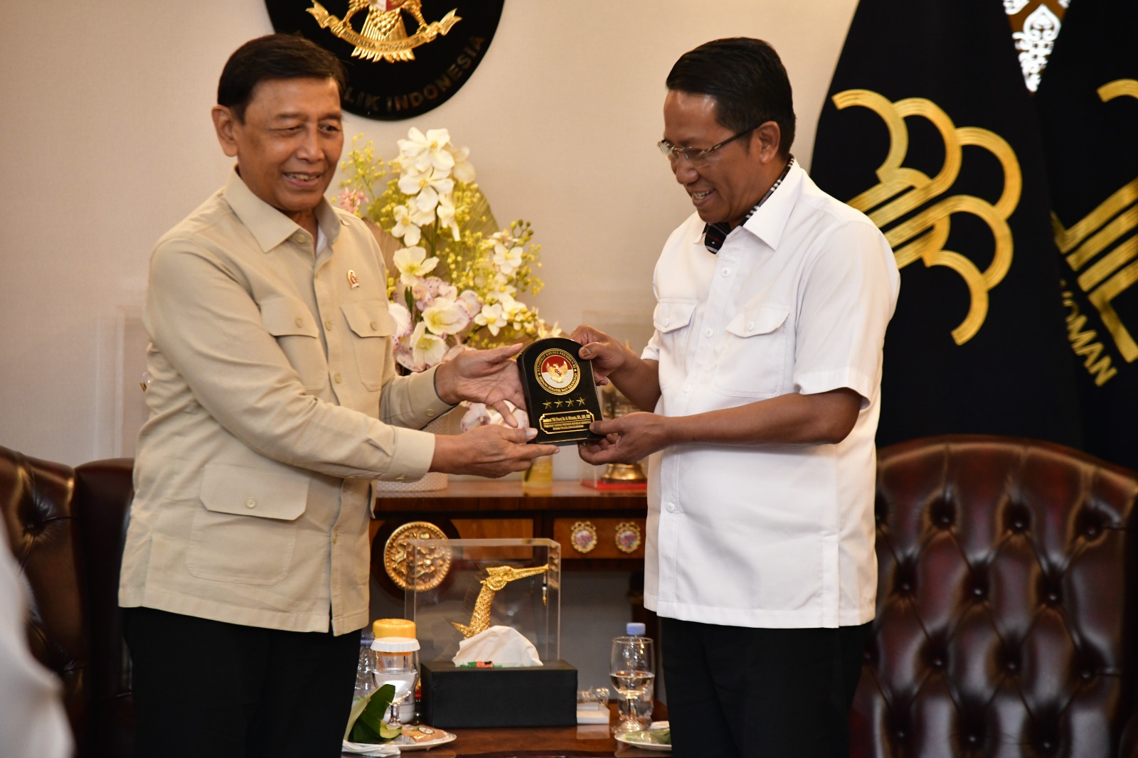 Penasihat Khusus Presiden Wiranto Audiensi dengan Menteri Hukum, Bahas Digitalisasi dan Posbakum Desa Penasihat Khusus Presiden Wiranto Audiensi dengan Menteri Hukum, Bahas Digitalisasi dan Posbakum Desa