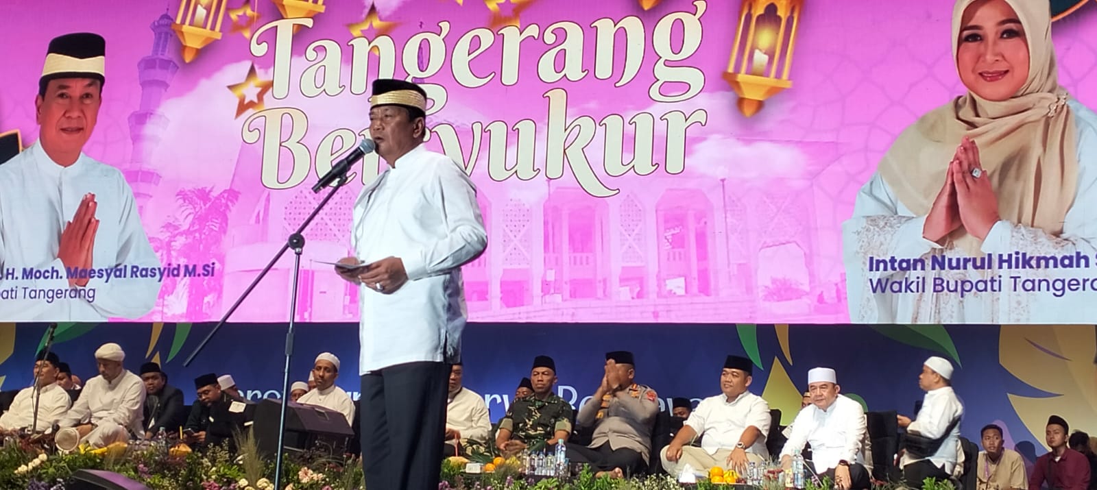 Warga Se-kabupaten Tangerang Bersalawat “Tangerang Bersyukur” di Hari Jadi ke – 393 Tahun Warga Se-kabupaten Tangerang Bersalawat “Tangerang Bersyukur” di Hari Jadi ke – 393 Tahun