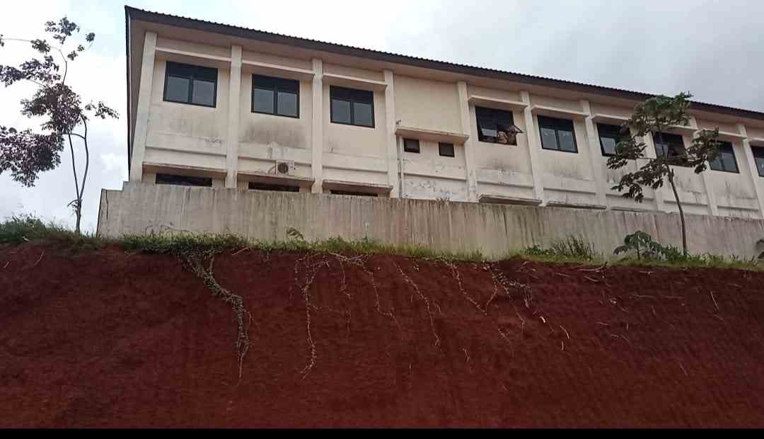 Terancam Roboh Terancam Roboh