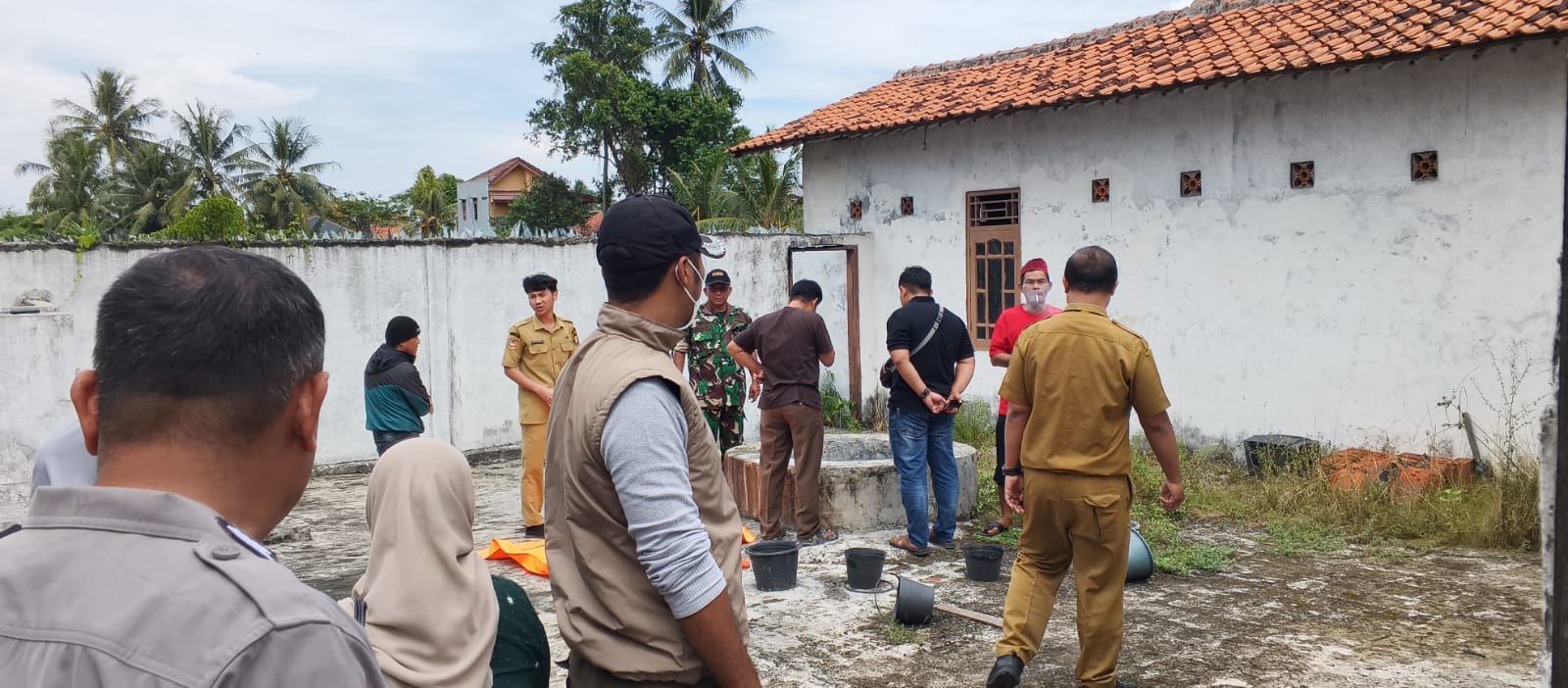 Penemuan Mayat di Dalam Sumur Gegerkan Warga Mauk Tangerang Penemuan Mayat di Dalam Sumur Gegerkan Warga Mauk Tangerang