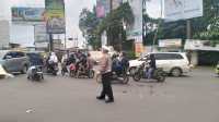 Antisipasi Kepadatan Arus, Polsek Cisauk Gatur Lalin di Traffic Light Muncul Antisipasi Kepadatan Arus, Polsek Cisauk Gatur Lalin di Traffic Light Muncul