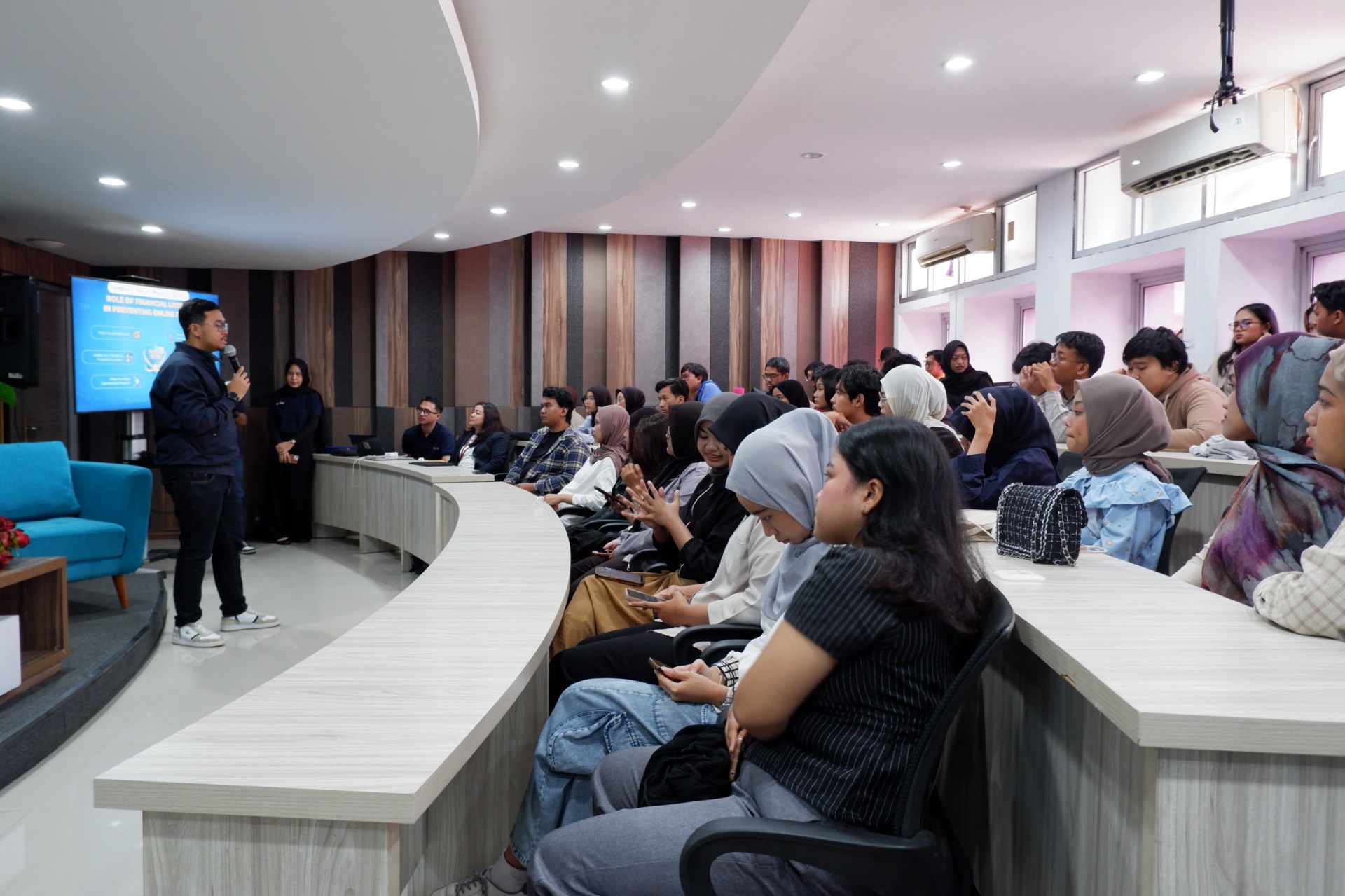 Gandeng Perbankan dan Kinobi, Gelar Seminar Universitas Moestopo Edukasi Mahasiswa Kelola Keuangan Bijak Gandeng Perbankan dan Kinobi, Gelar Seminar Universitas Moestopo Edukasi Mahasiswa Kelola Keuangan Bijak