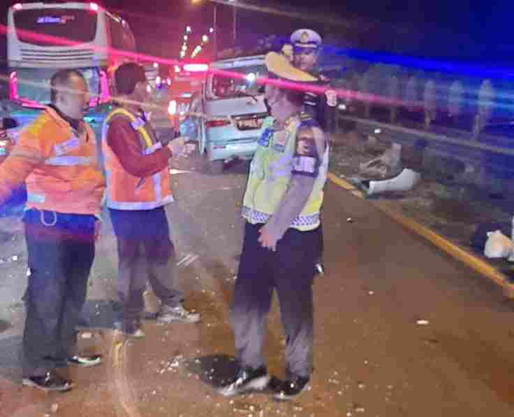 Dirlantas Polda Banten Jelaskan Kronologis Laka Lantas di Tol Tangerang Merak KM 73.600 B Dirlantas Polda Banten Jelaskan Kronologis Laka Lantas di Tol Tangerang Merak KM 73.600 B