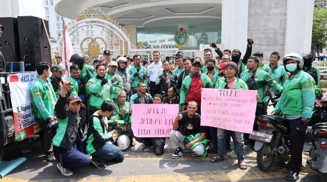 Serap Aspirasi Driver Ojol, Pemprov Sumut Bentuk Satgas Pengawasan dan SK Gubernur Segera Terbit Serap Aspirasi Driver Ojol, Pemprov Sumut Bentuk Satgas Pengawasan dan SK Gubernur Segera Terbit