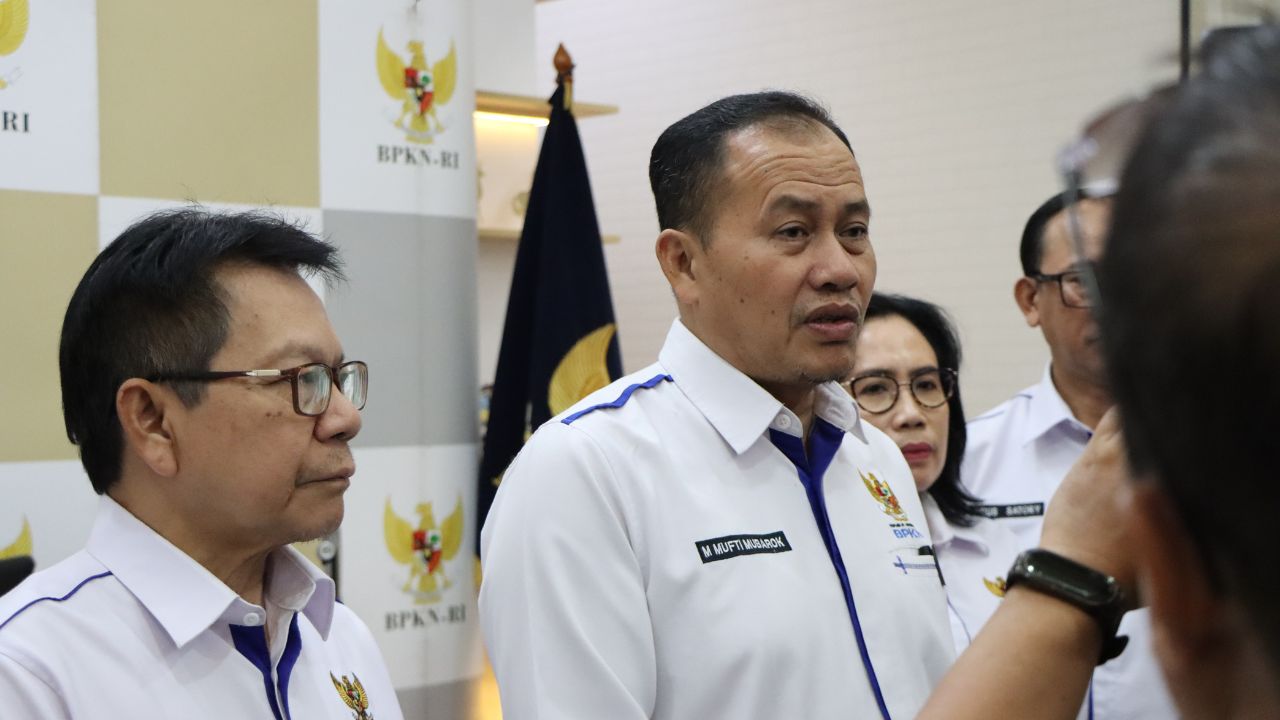 Ketua BPKN RI Ketua BPKN RI