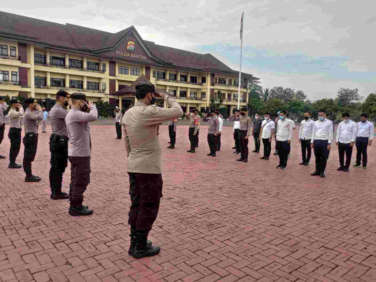 Bidpropam Awasi Kegiatan Serah Terima Tugas Piket di Polda Banten Bidpropam Awasi Kegiatan Serah Terima Tugas Piket di Polda Banten