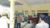 Diduga Ada Kesewenangan Kades, Kantor Desa Cigoong Utara di Datangi Massa Diduga Ada Kesewenangan Kades, Kantor Desa Cigoong Utara di Datangi Massa