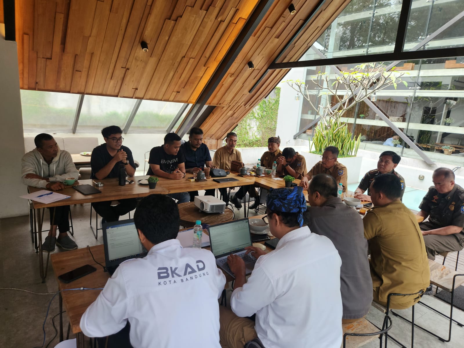 Polemik Penutupan Kebun Binatang Bandung Polemik Penutupan Kebun Binatang Bandung