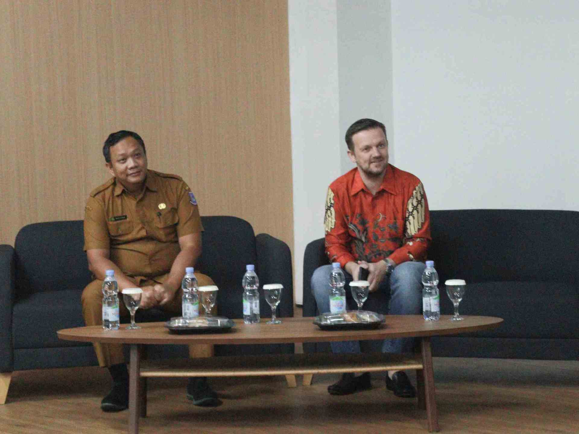 Dinkop UKM Tangsel Dengan Labamu Memberikan Pelatihan UMKM Go Digital Dinkop UKM Tangsel Dengan Labamu Memberikan Pelatihan UMKM Go Digital