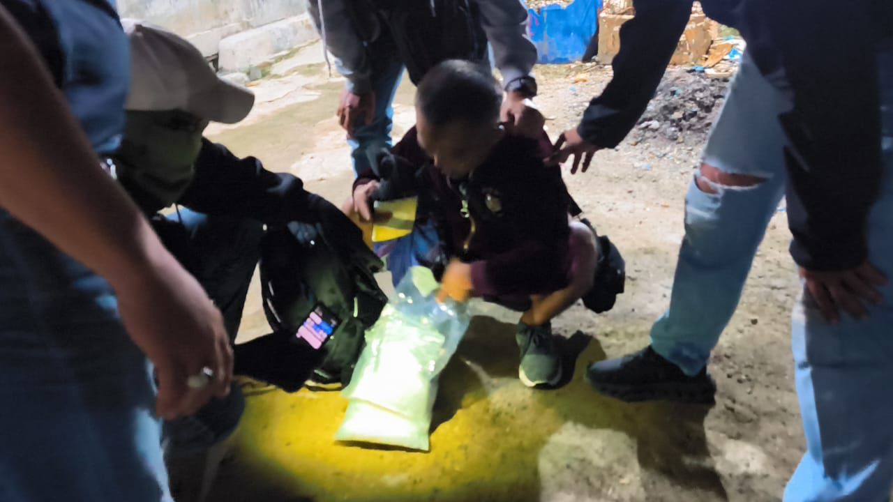 Aksi Heroik TNI AL! 1,5 Kg Sabu Berhasil Diamankan Sebelum Edar ke Anak Muda Aksi Heroik TNI AL! 1,5 Kg Sabu Berhasil Diamankan Sebelum Edar ke Anak Muda