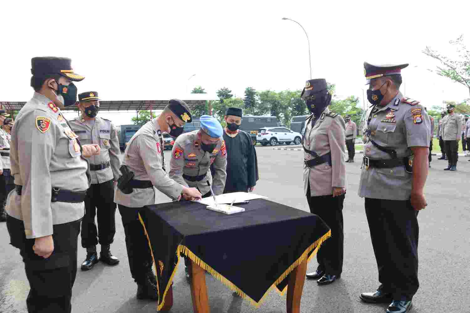 Kapolres Serang Pimpin Upacara Serah Terima Jabatan Kasat Binmas Kapolres Serang Pimpin Upacara Serah Terima Jabatan Kasat Binmas