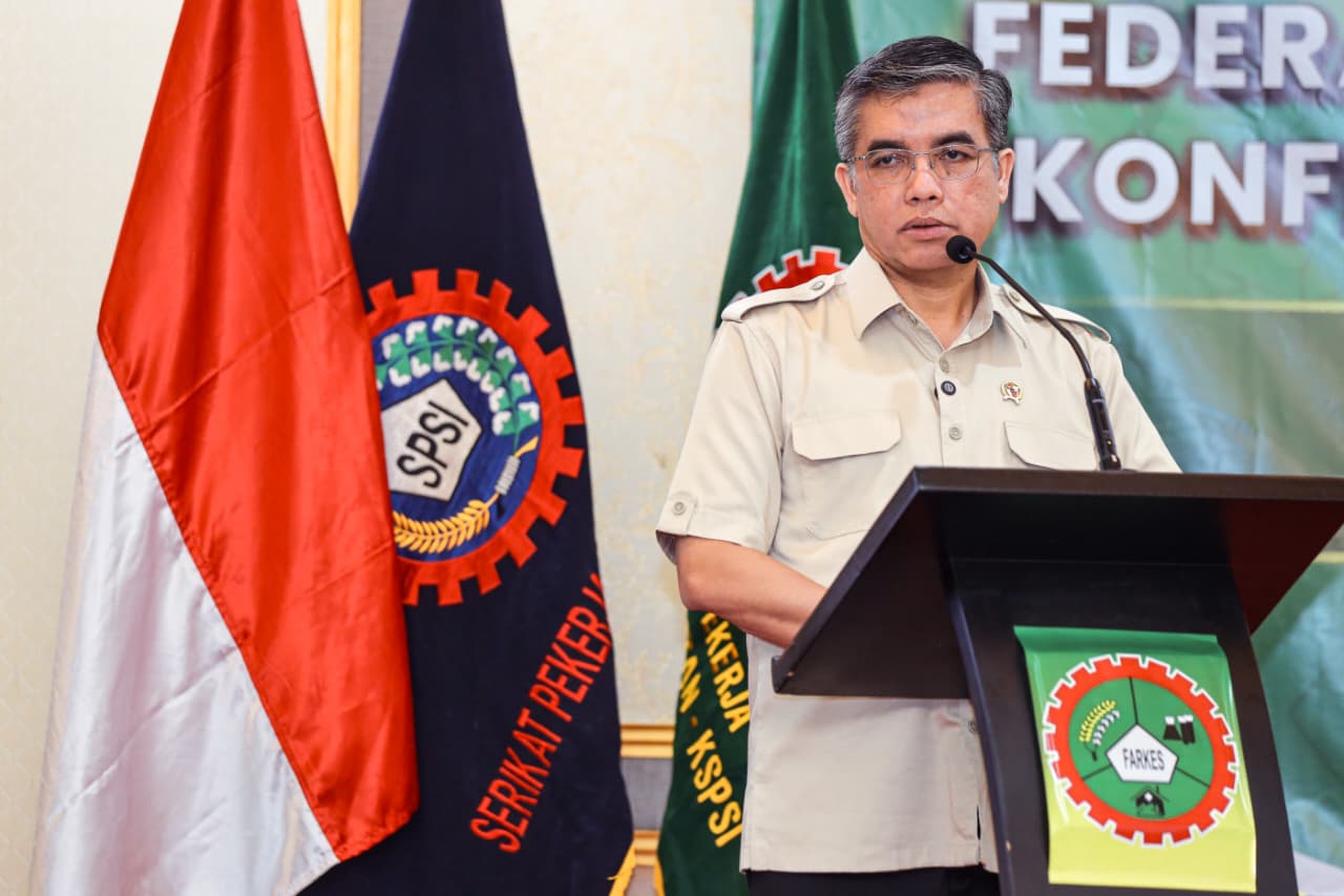 Menaker: Hubungan Industrial Harus Naik Kelas agar Pekerja Tak Tertinggal oleh AI Menaker: Hubungan Industrial Harus Naik Kelas agar Pekerja Tak Tertinggal oleh AI