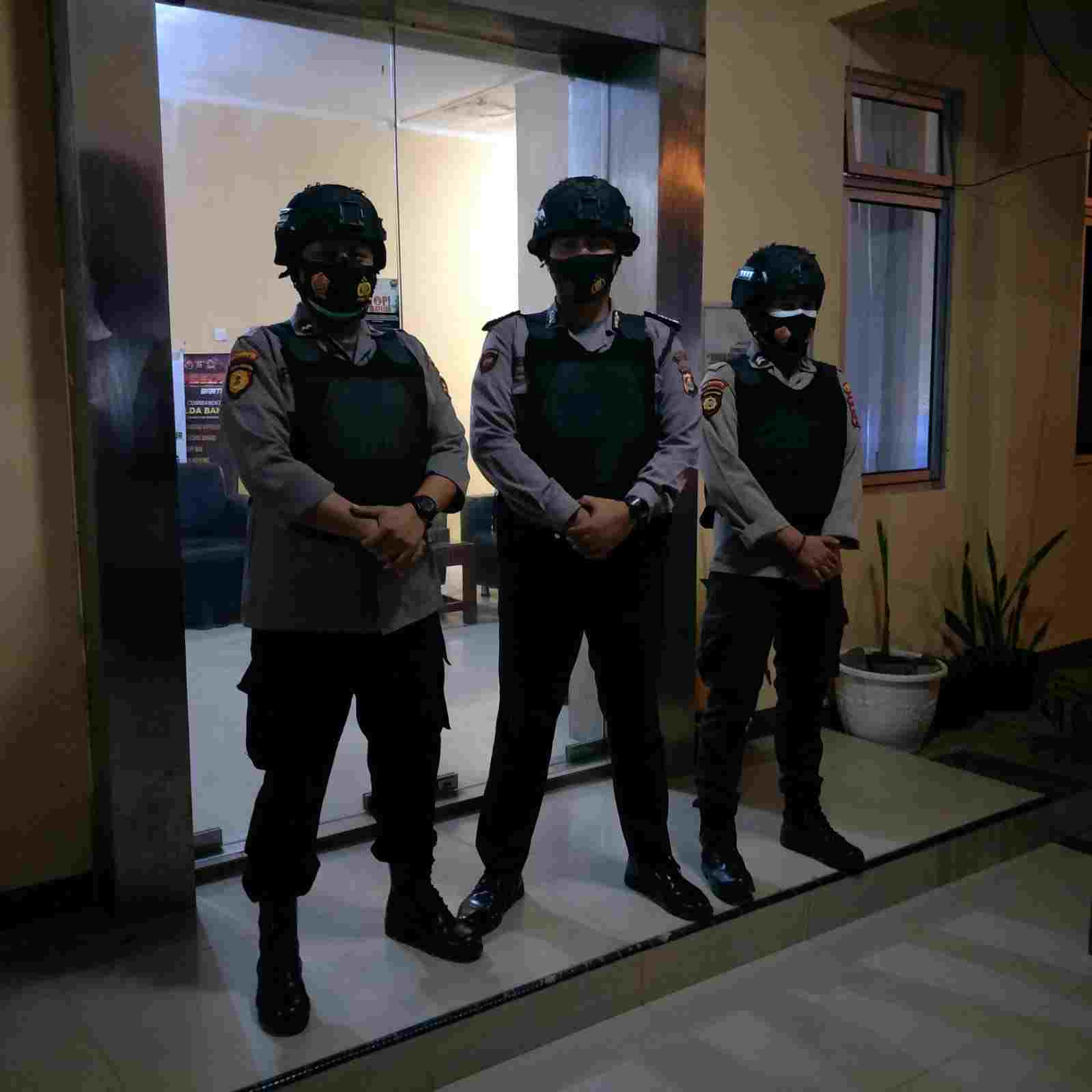 Personil Piket Polsek Warunggunung Melaksanakan Pengamanan Mako Personil Piket Polsek Warunggunung Melaksanakan Pengamanan Mako