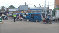 Personil Polsek Warunggunung Laksanakan Gatur Lalulintas di H+6 Hari Raya Personil Polsek Warunggunung Laksanakan Gatur Lalulintas di H+6 Hari Raya