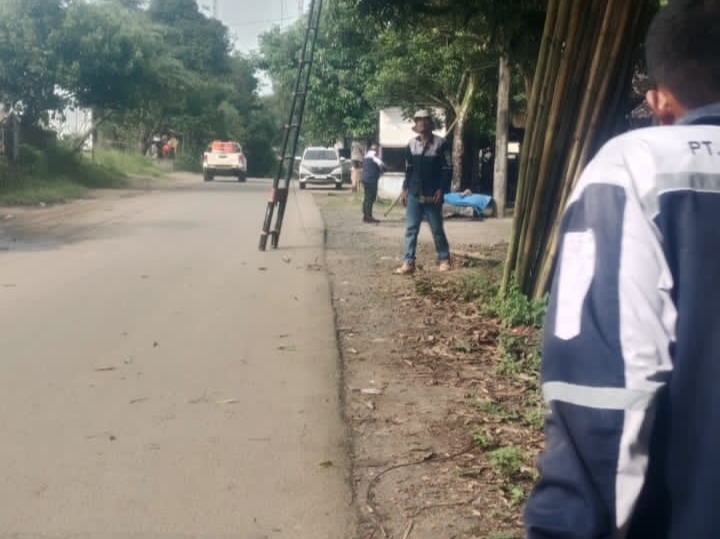 Abaikan Keselamatan, Aktivitas Jasa Layanan Internet PT. AMD di Kecamatan Cikulur diduga Belum Memiliki Izin Lengkap Abaikan Keselamatan, Aktivitas Jasa Layanan Internet PT. AMD di Kecamatan Cikulur diduga Belum Memiliki Izin Lengkap