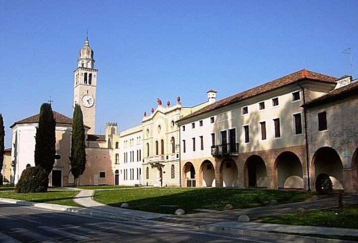 Palazzo Cecchini, Palazzo Mainardi e Palazzo Marzin Palazzo Cecchini, Palazzo Mainardi e Palazzo Marzin