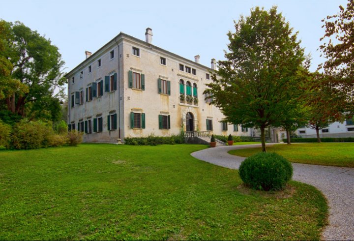 Palazzo Freschi-Piccolomini Palazzo Freschi-Piccolomini