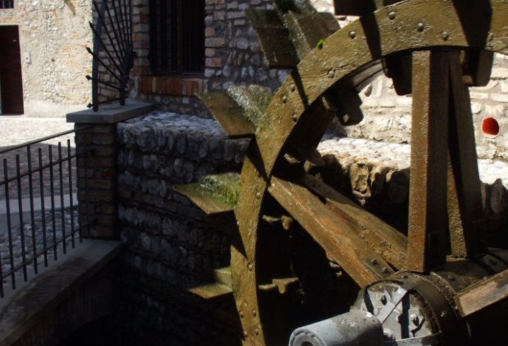 La ruota Irma e il Mulino di Valvasone La ruota Irma e il Mulino di Valvasone