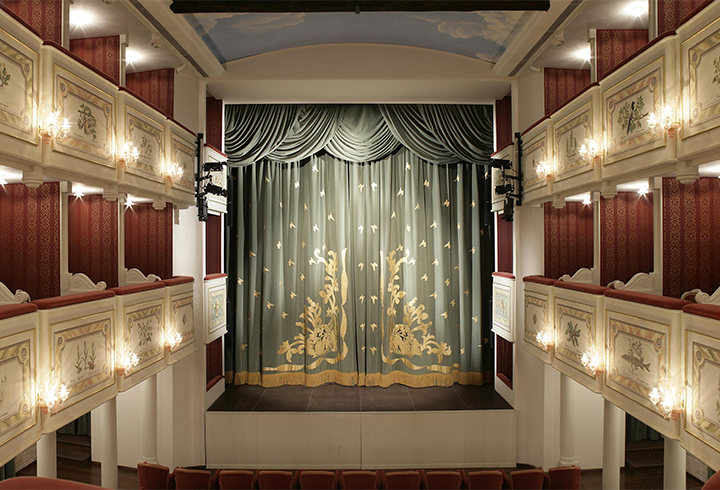 Antico Teatro Sociale “Gian Giacomo Arrigoni” Antico Teatro Sociale “Gian Giacomo Arrigoni”