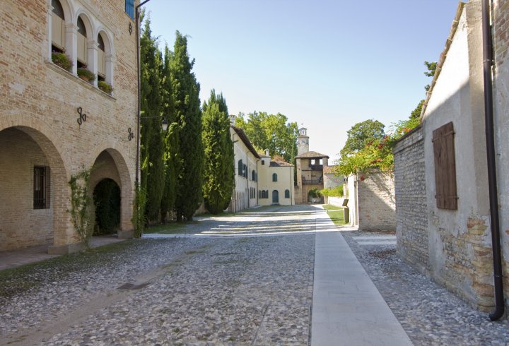 Il Castello e il Borgo di Cordovado Il Castello e il Borgo di Cordovado